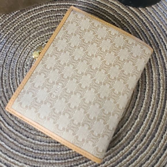 *SOLD* Celine Macadam Kisslock Snap Wallet EUC - Picture 4 of 15